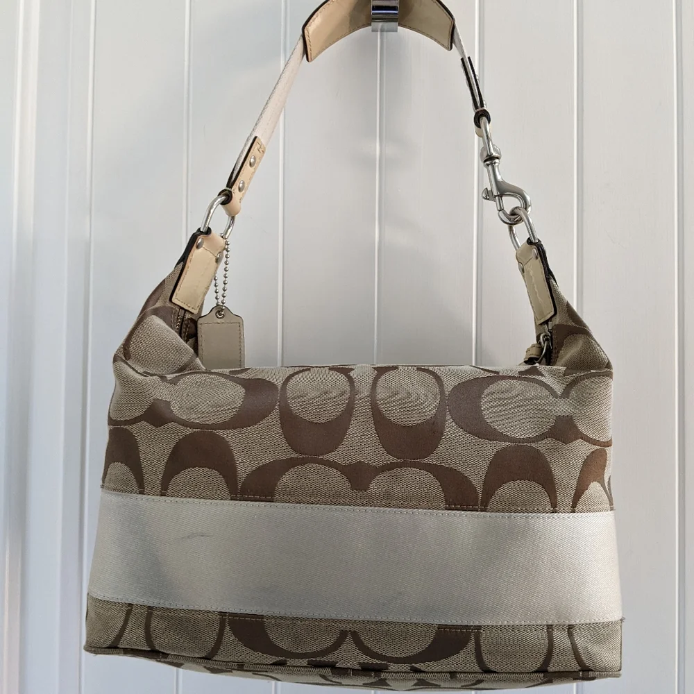 Coach Signature Hand bag - Picture 3 of 16